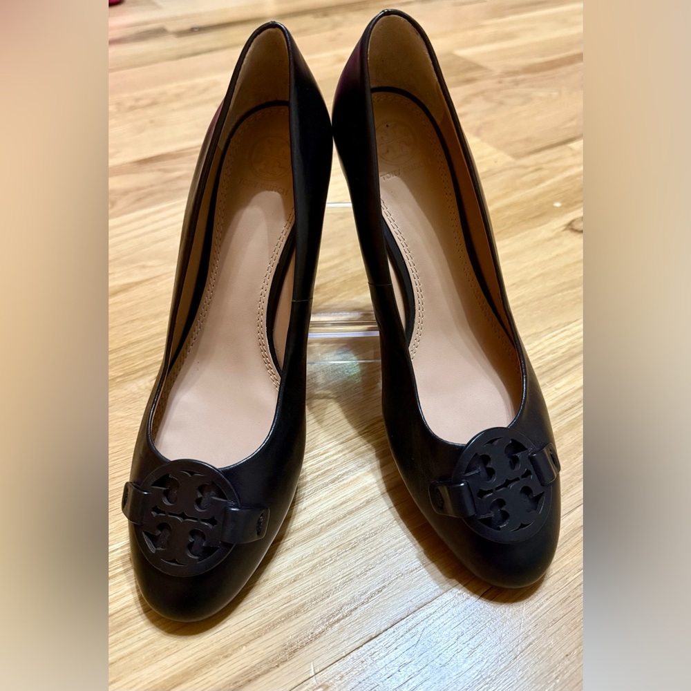 Tory Burch Black Leather Logo Round-Toe Wedge Pump Heels
